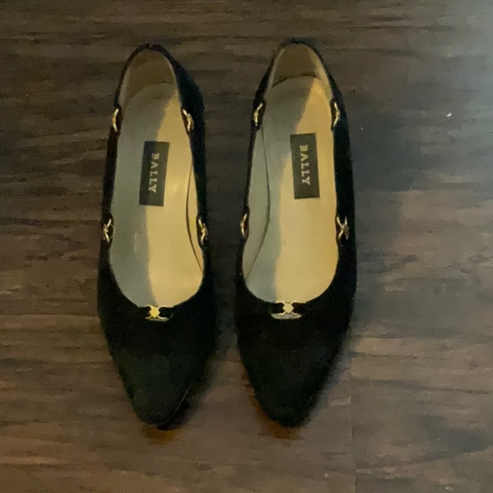 Vintage Bally Black Suede Classic pumps